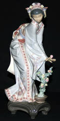 091142 LLADRO PORCELAIN FIGURE MAYUMI