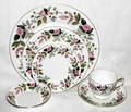 121276 WEDGWOOD PORCELAIN SERVICE HATHAWAY ROSE