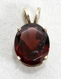 100325 GARNET  YELLOW GOLD PENDANT