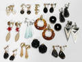 090337 COSTUME JEWELRY EARRINGS