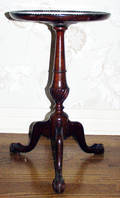 122452 CHIPPENDALE STYLE MAHOGANY TRIPOD TABLE