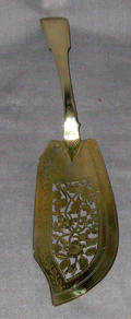 102472 GEORGIAN FISH SLICE