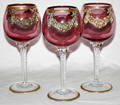092349 CRANBERRY GLASS TALL WINES W BRASS GARLANDS