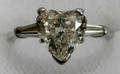 092060 PLATINUM  DIAMOND HEART DIAMOND RING
