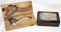 052101 WOOD BOX W COMMEMORATIVE PIPE ONE ITEM L 6