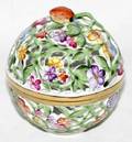 031240 HEREND PORCELAIN COVERED BOX H 45