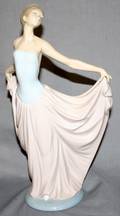 031322 LLADRO PORCELAIN FIGURE DANCER 5050