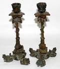 052282 19TH CBRONZE FROG FOOT CANDLESTICKS PR H 9
