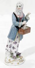032177 MEISSEN PORCELAIN FIGURE WOMAN HOLDING ANIMAL