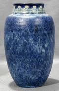 020517 BLUE ART POTTERY VASE 20 TH C H 10 DIA 6