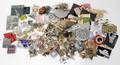 040559 COSTUME JEWELRY PINS PENDANTS 120 PCS