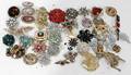 040543 COSTUME JEWELRY GROUPING BROOCHES APPROX 45