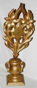 032454 GOLD LEAF CARVED WOOD URN W FLOWER