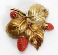 061035 18KT GOLD DIAMOND  CORAL BROOCH W 18