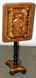 030015 ENGLISH MARQUETRYINLAID TILTTOP TABLE