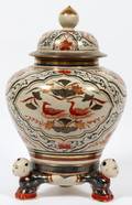 JAPANESE IMARI STYLE COVERED URN W FIGURAL BASE