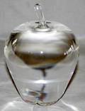 071189 STEUBEN GLASS APPLE PAPERWEIGHT H 48