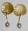 072224 18KT YELLOW GOLD GRAY PEARL DIAMOND EARRINGS