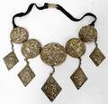 071275 CHINESE NECKLACE W DISCS  PENDANTS