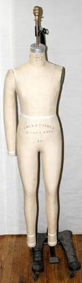 090421 WOLF CLOTH  IRON COLLAPSIBLE DRESS MANNEQUIN