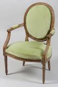 Louis XVI Style Walnut Fauteuil en Cabriolet