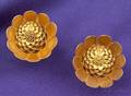 18kt Gold Flower Head Earclips