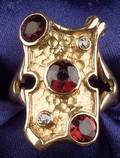 Antique 14kt Gold Garnet and Diamond Ring