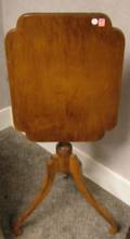 Federalstyle Birch Tilttop Candlestand