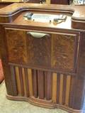 1946 Zenith Art Deco Walnut Veneer RadioPhonograph Console