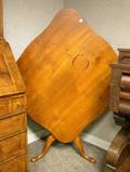 Rhode Island Tilttop Tea Table