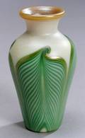 Kew Blas Green PulledFeather Glass Vase
