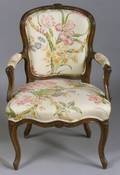 Louis XV Beechwood Fauteuil en Cabriolet