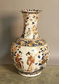 Chinese export porcelain urn