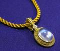 18kt Gold and Rainbow Moonstone Pendant Necklace Zaffiro