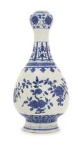 A Blue and White Porcelain GarlicMouth Vase