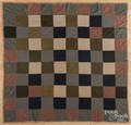 Pieced block pattern quilt