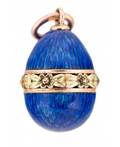 A FABERG GOLD AND GUILLOCH ENAMEL EGG PENDANT MARKED HA FOR THE WORKMASTER AUGUST HOLLMING ST PETERSBURG 18991908
