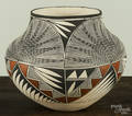 Sandra Victorino Acoma pottery olla