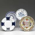 Worcester four plates include one chamberlain period ca 18101820 with hairline and three dr wall period blue and white ca 17601780 largest 9 14 dia