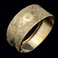 Broad hinged gold cuff 14k floral and lattice chased continuous design 387 gs tapers 1 14  34