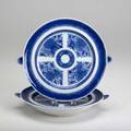 Chinese export pair of blue and white porcelain warming dishes in the fitzhugh pattern early 19th c 11 14 dia