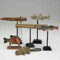 Animal decoys four fish in painted wood with metal fins together with a beaver with articulated tail 20th c longest 9