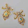 Spanish gold and columbian emerald earrings ribbon bows and pendeloques with closed set faceted emeralds later shepherds hook ear wires mid 18th c maker mark lion on obverse 1 58 x 1 18 68