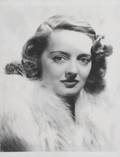 SIGNED PHOTOGRAPH OF BETTE DAVIS