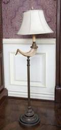 FLOOR LAMP WITH CURLY RAM HORN