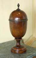 WOODEN EGG FORM LIDDED URN