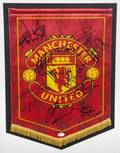 MANCHESTER UNITED FC 200809 TEAM SIGNED PENNANT