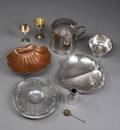 ASSORTED GROUP OF METAL SERVEWARE