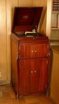 VICTROLA CABINET PHONOGRAPH