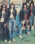 RAMONES SIGNED VINTAGE MAGAZINE PAGE
